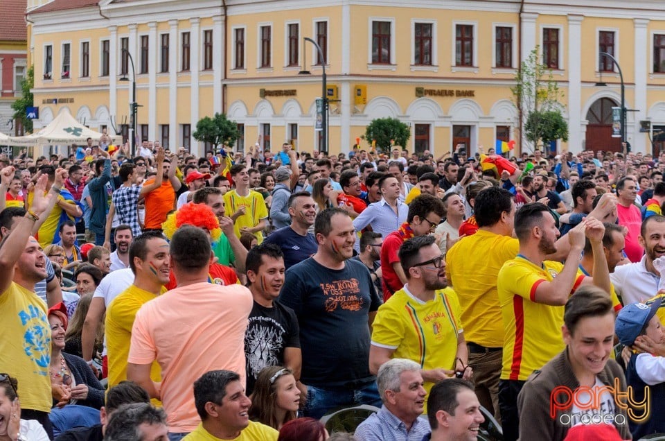 Piaţa Unirii În Timpul Meciului Cu Elveţia, Oradea