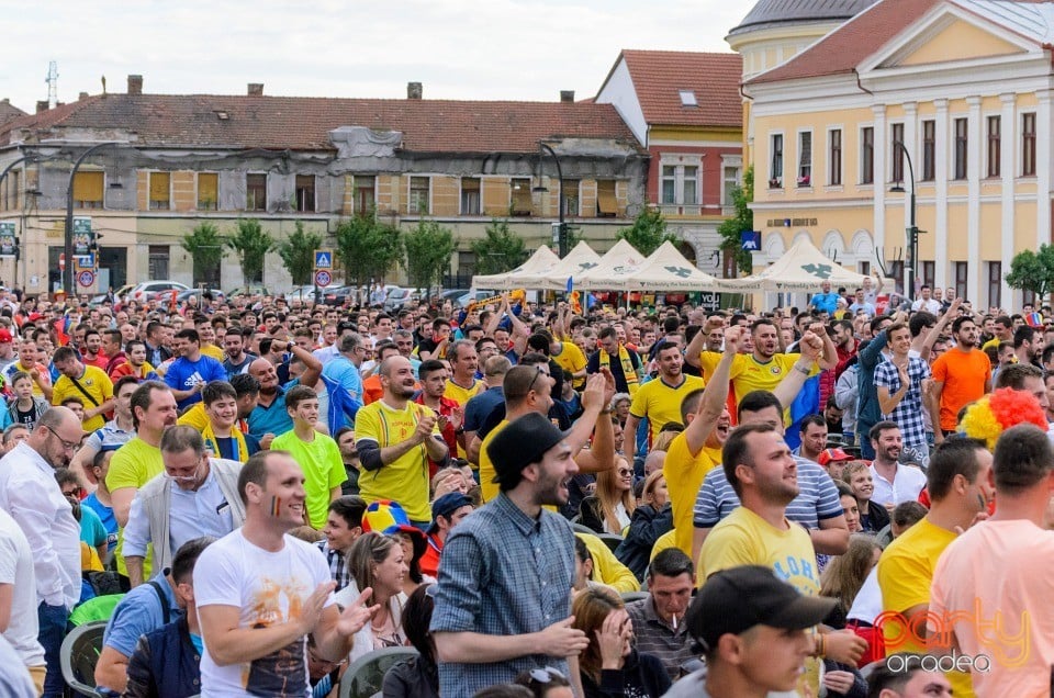 Piaţa Unirii În Timpul Meciului Cu Elveţia, Oradea