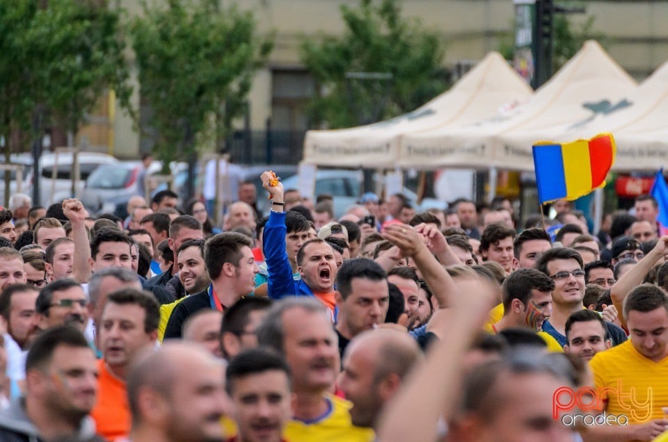 Piaţa Unirii În Timpul Meciului Cu Elveţia, Oradea