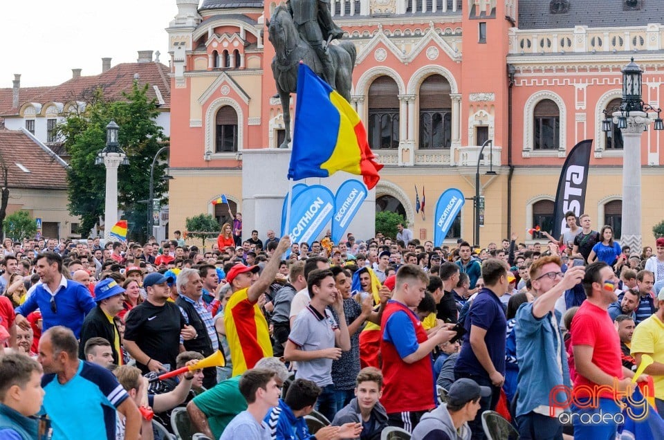 Piaţa Unirii În Timpul Meciului Cu Elveţia, Oradea