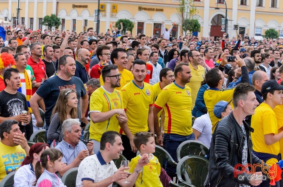 Piaţa Unirii În Timpul Meciului Cu Elveţia, Oradea