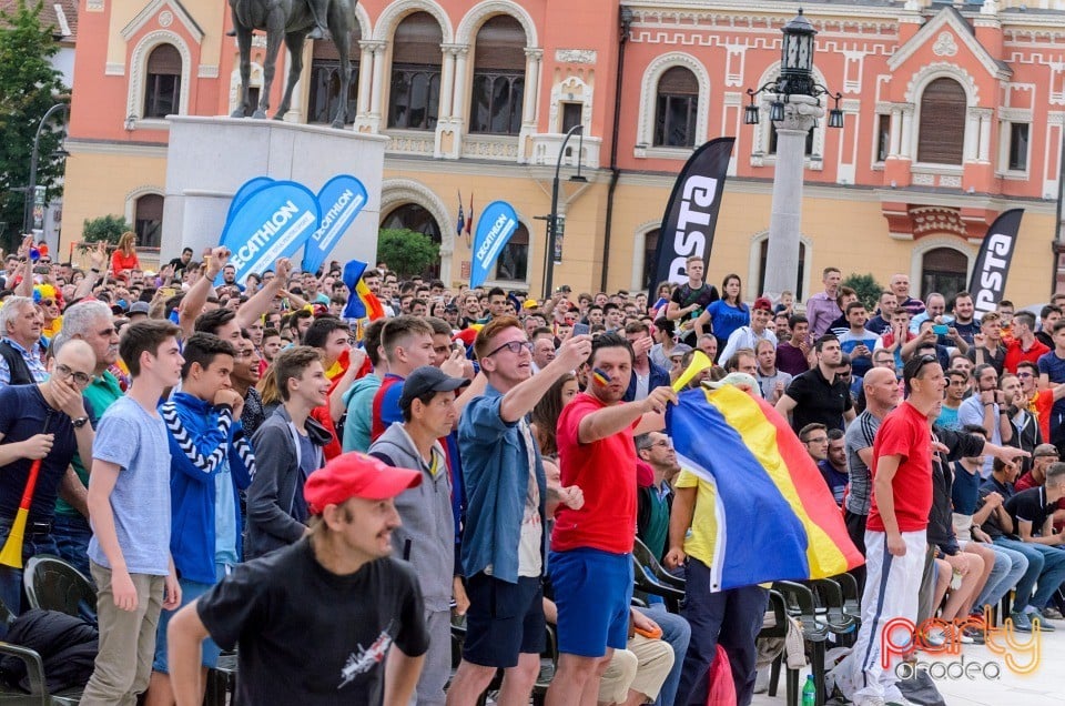 Piaţa Unirii În Timpul Meciului Cu Elveţia, Oradea