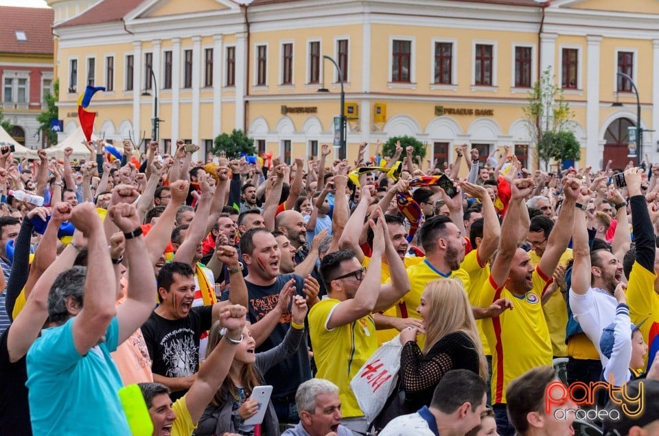 Piaţa Unirii În Timpul Meciului Cu Elveţia, Oradea