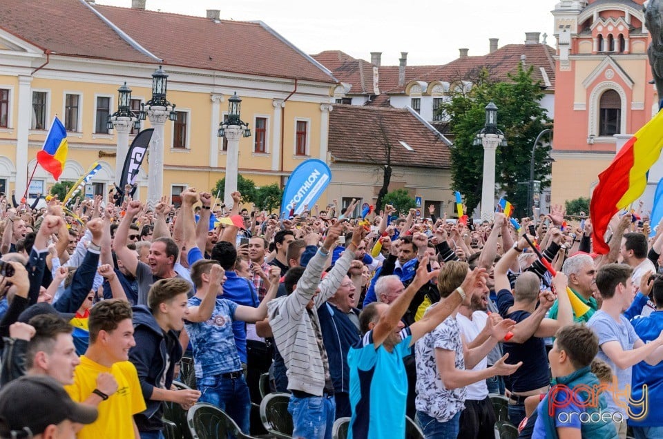 Piaţa Unirii În Timpul Meciului Cu Elveţia, Oradea