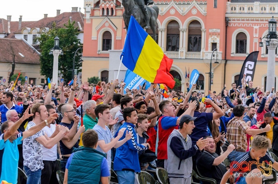 Piaţa Unirii În Timpul Meciului Cu Elveţia, Oradea