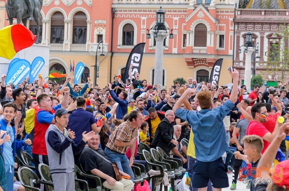 Piaţa Unirii În Timpul Meciului Cu Elveţia, Oradea