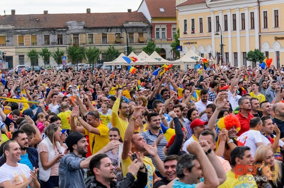 Piaţa Unirii În Timpul Meciului Cu Elveţia, Oradea