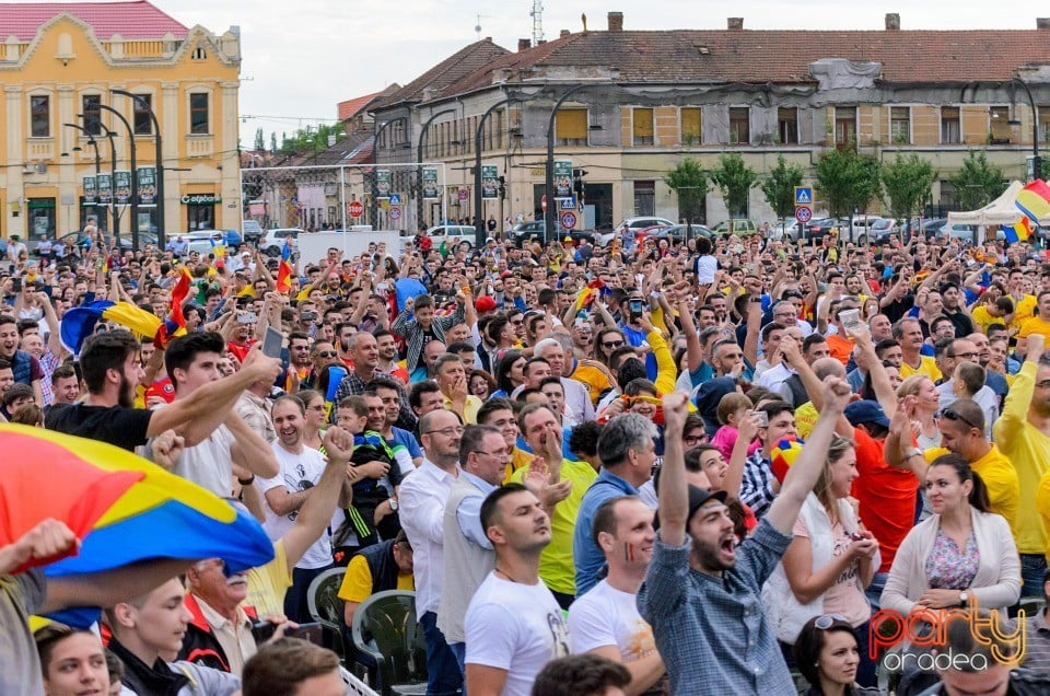 Piaţa Unirii În Timpul Meciului Cu Elveţia, Oradea