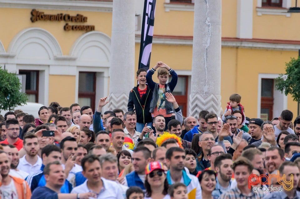 Piaţa Unirii În Timpul Meciului Cu Elveţia, Oradea