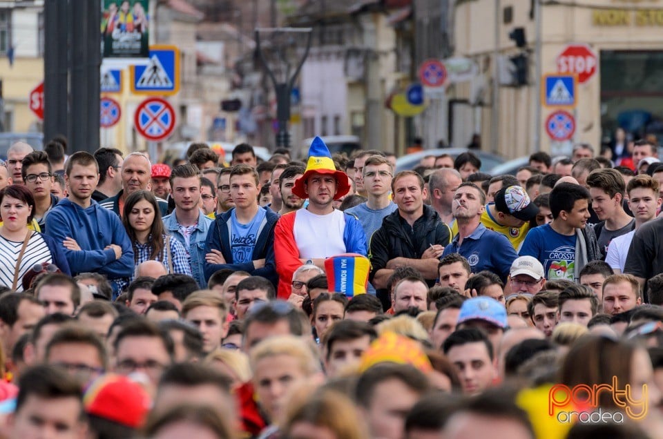 Piaţa Unirii În Timpul Meciului Cu Elveţia, Oradea