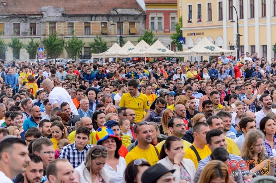 Piaţa Unirii În Timpul Meciului Cu Elveţia, Oradea