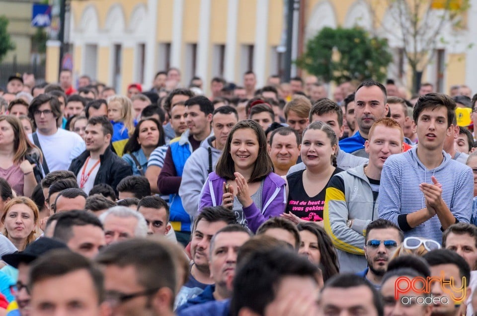 Piaţa Unirii În Timpul Meciului Cu Elveţia, Oradea