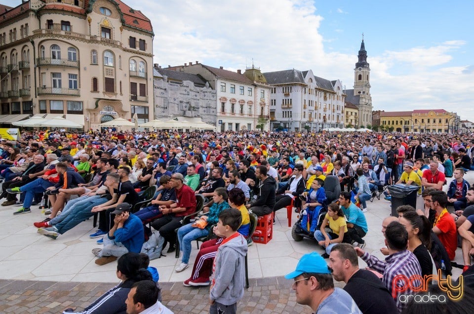 Piaţa Unirii În Timpul Meciului Cu Elveţia, Oradea