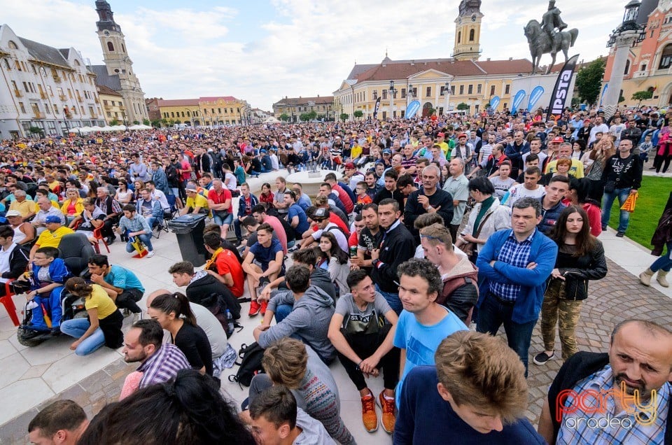 Piaţa Unirii În Timpul Meciului Cu Elveţia, Oradea