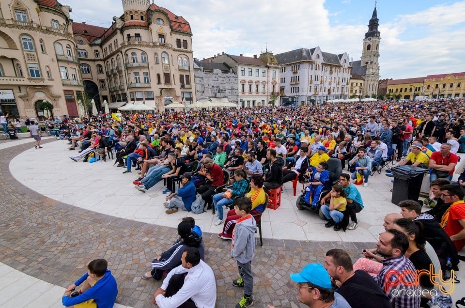 Piaţa Unirii În Timpul Meciului Cu Elveţia, Oradea