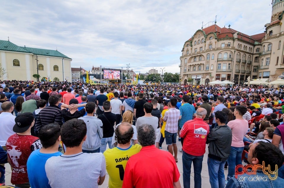 Piaţa Unirii În Timpul Meciului Cu Elveţia, Oradea