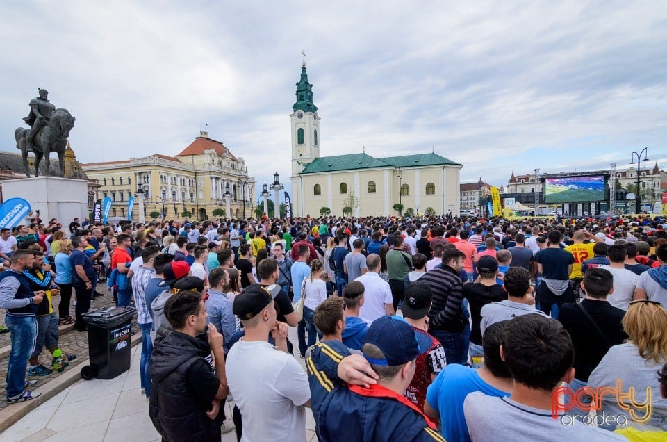 Piaţa Unirii În Timpul Meciului Cu Elveţia, Oradea