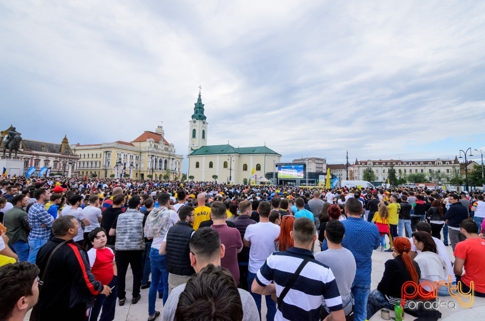 Piaţa Unirii În Timpul Meciului Cu Elveţia, Oradea