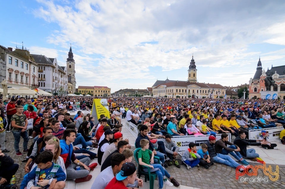 Piaţa Unirii În Timpul Meciului Cu Elveţia, Oradea