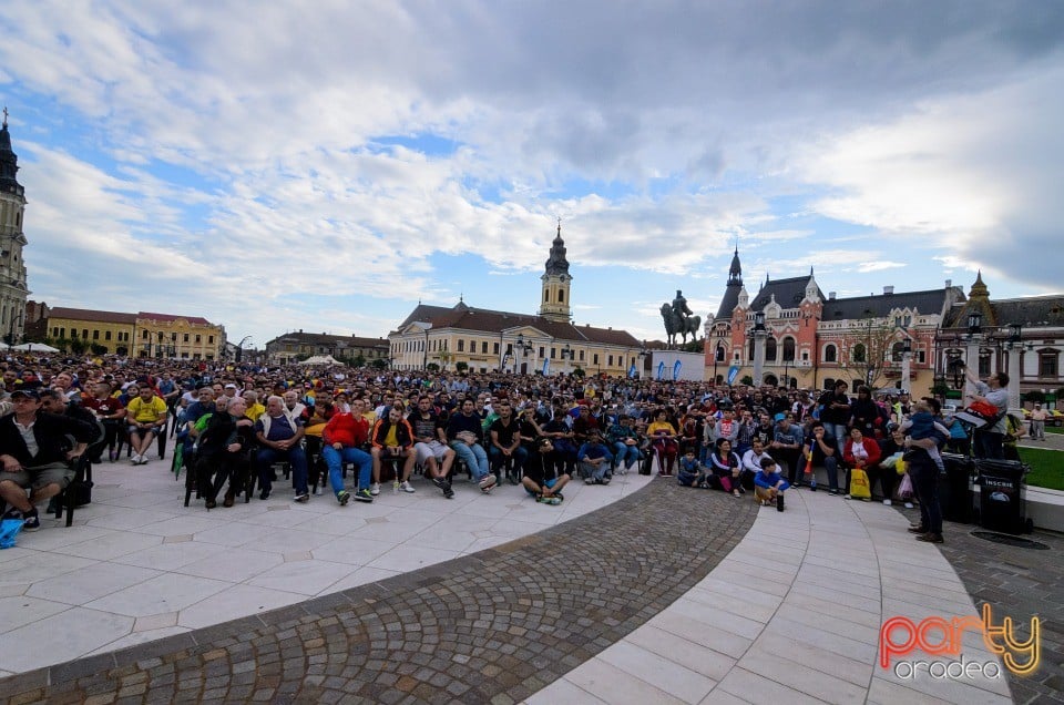 Piaţa Unirii În Timpul Meciului Cu Elveţia, Oradea