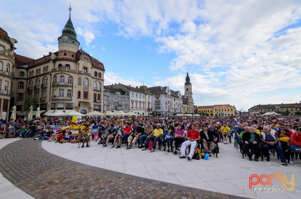 Piaţa Unirii În Timpul Meciului Cu Elveţia, Oradea