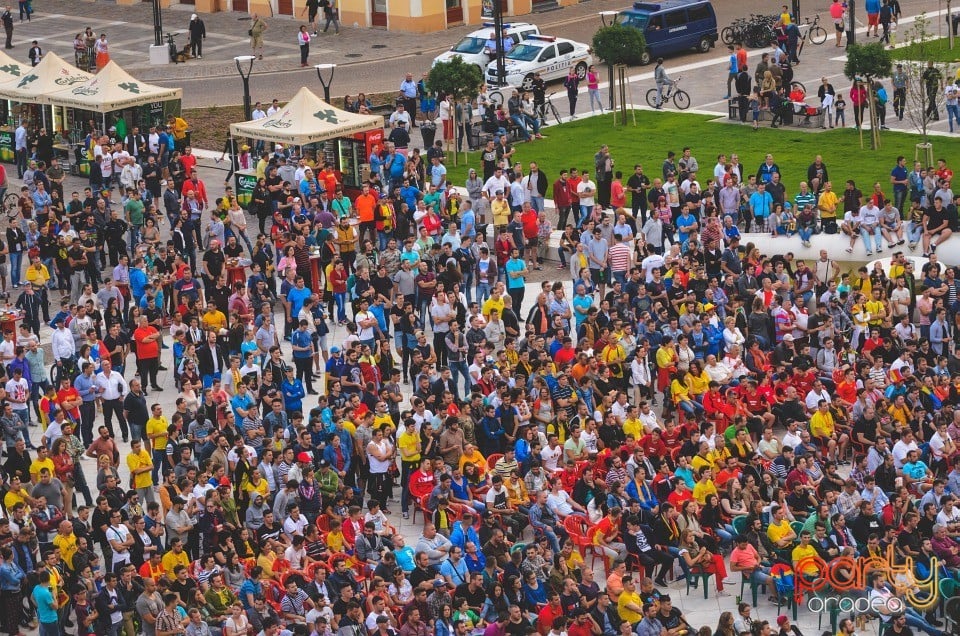 Piaţa Unirii În Timpul Meciului Cu Elveţia, Oradea