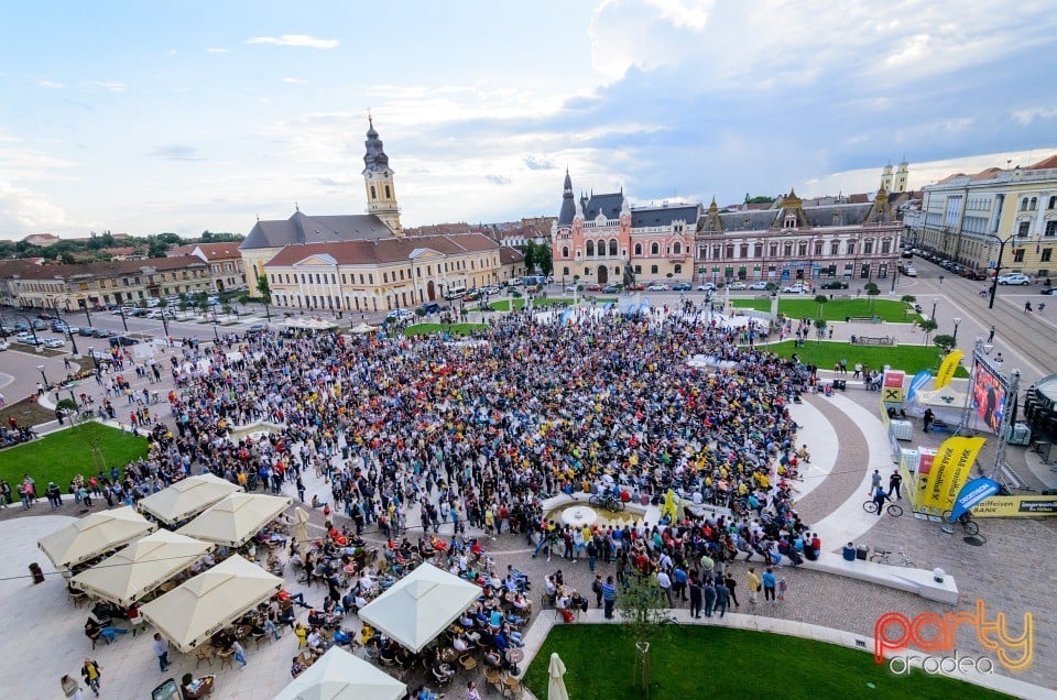 Piaţa Unirii În Timpul Meciului Cu Elveţia, Oradea