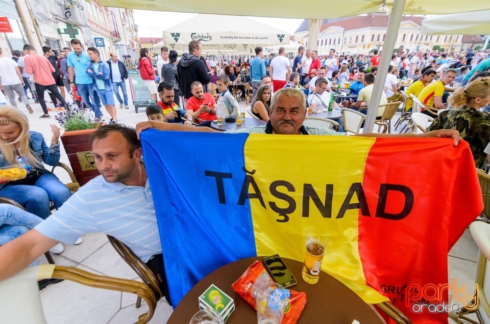 Piaţa Unirii În Timpul Meciului Cu Elveţia, Oradea