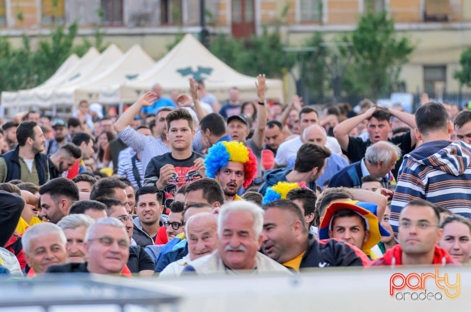 Piaţa Unirii În Timpul Meciului Cu Elveţia, Oradea