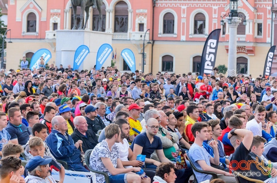 Piaţa Unirii În Timpul Meciului Cu Elveţia, Oradea