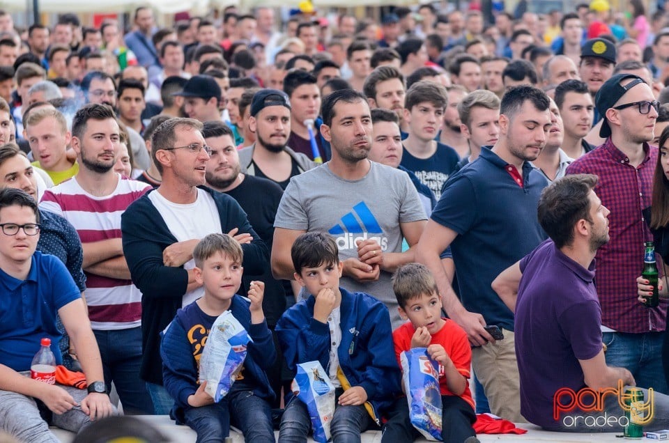 Piaţa Unirii În Timpul Meciului Cu Elveţia, Oradea