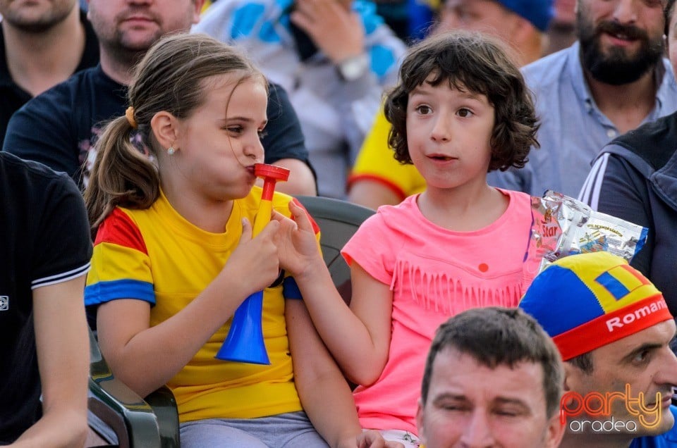 Piaţa Unirii În Timpul Meciului Cu Elveţia, Oradea