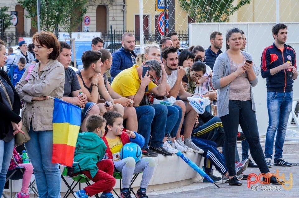 Piaţa Unirii În Timpul Meciului Cu Elveţia, Oradea