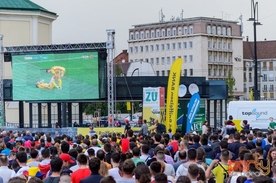 Piaţa Unirii În Timpul Meciului Cu Elveţia, Oradea