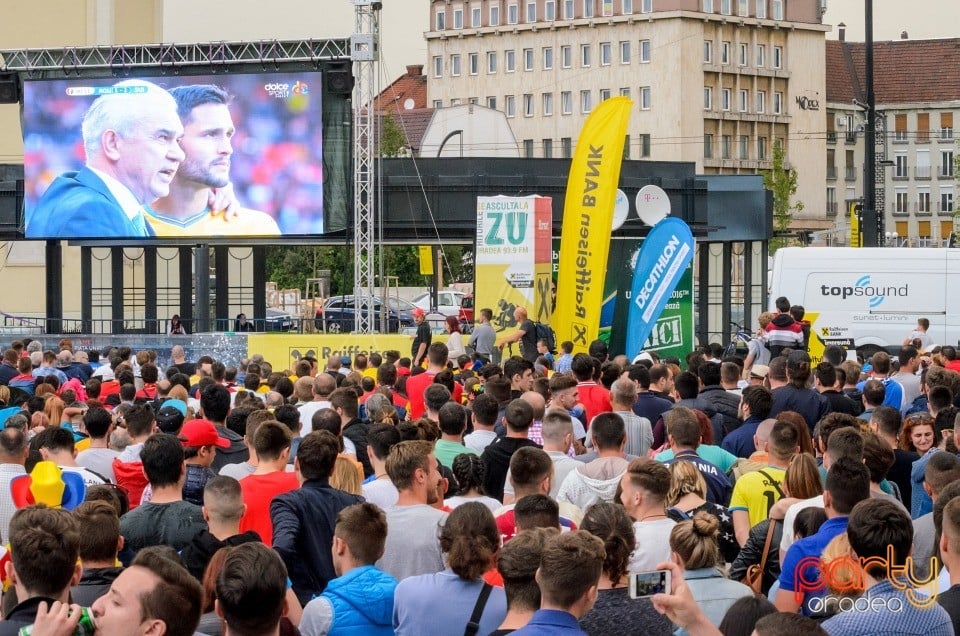 Piaţa Unirii În Timpul Meciului Cu Elveţia, Oradea