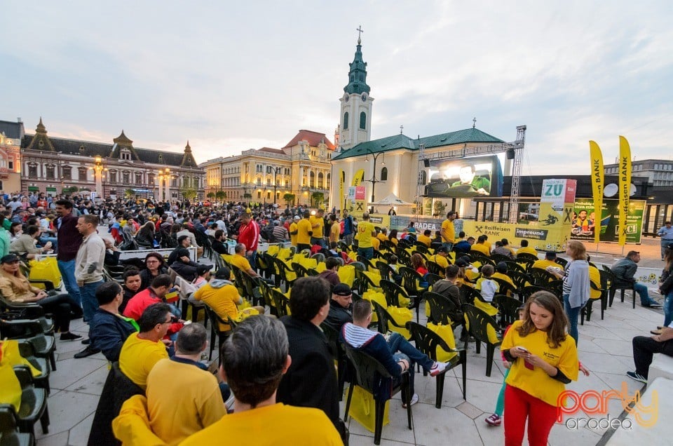 Piaţa Unirii în timpul meciului cu Franţa, Oradea