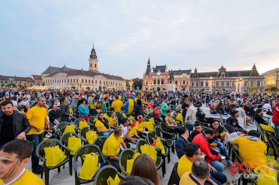 Piaţa Unirii în timpul meciului cu Franţa, Oradea