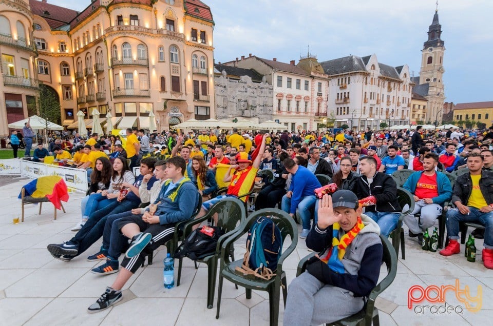 Piaţa Unirii în timpul meciului cu Franţa, Oradea