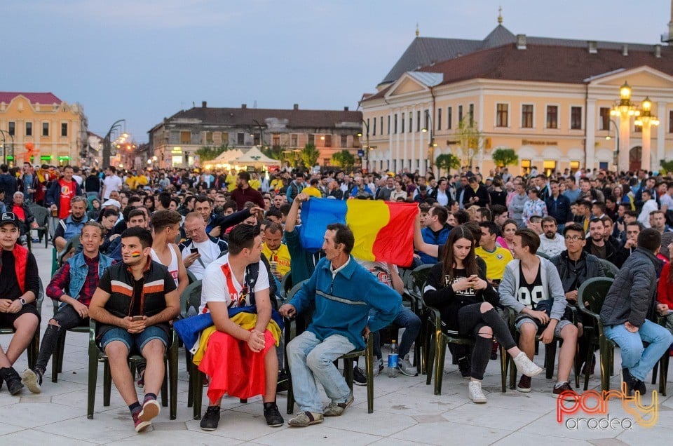 Piaţa Unirii în timpul meciului cu Franţa, Oradea