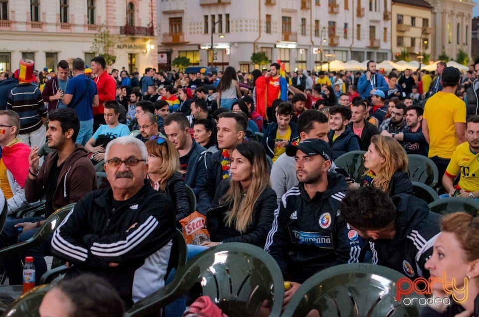 Piaţa Unirii în timpul meciului cu Franţa, Oradea