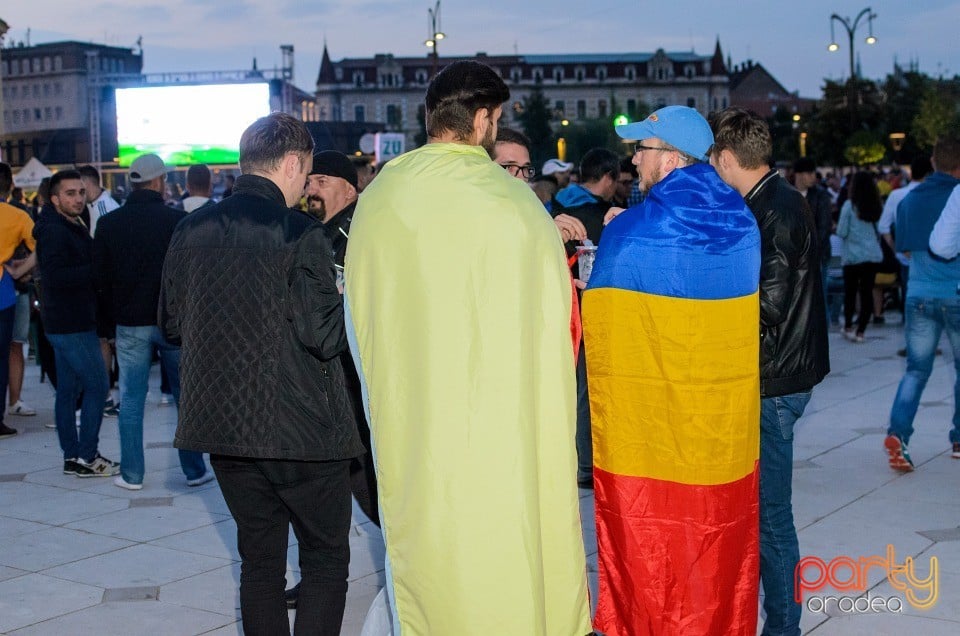 Piaţa Unirii în timpul meciului cu Franţa, Oradea