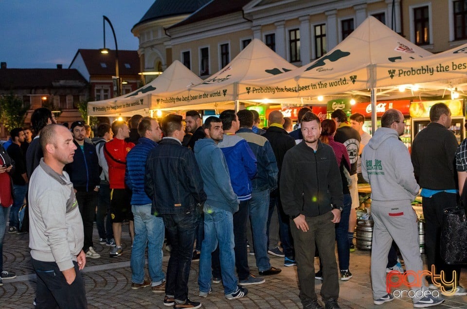 Piaţa Unirii în timpul meciului cu Franţa, Oradea