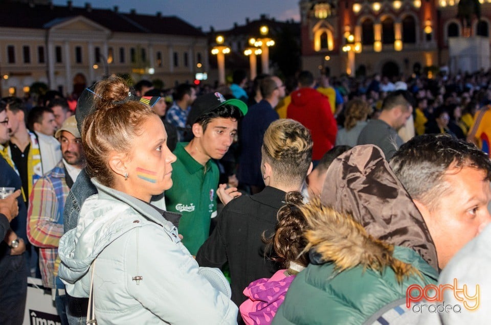 Piaţa Unirii în timpul meciului cu Franţa, Oradea