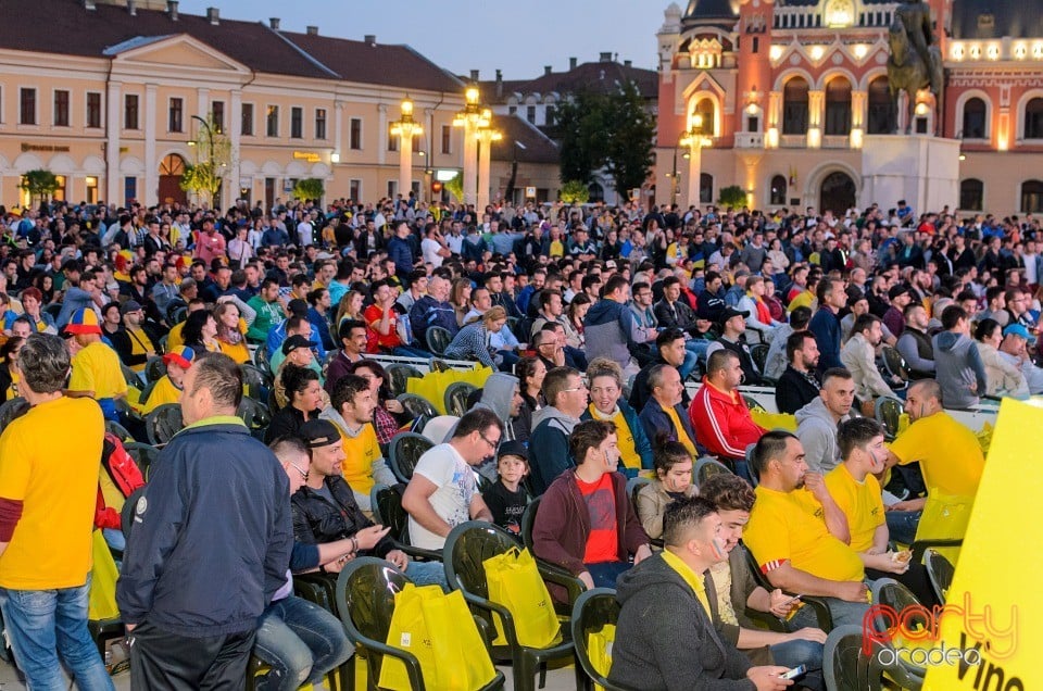 Piaţa Unirii în timpul meciului cu Franţa, Oradea