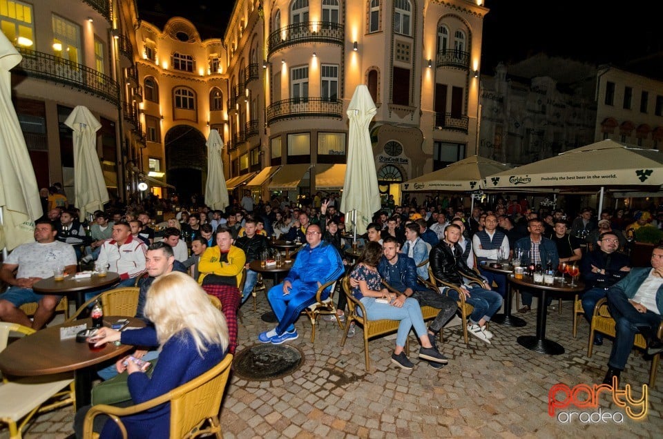 Piaţa Unirii în timpul meciului cu Franţa, Oradea