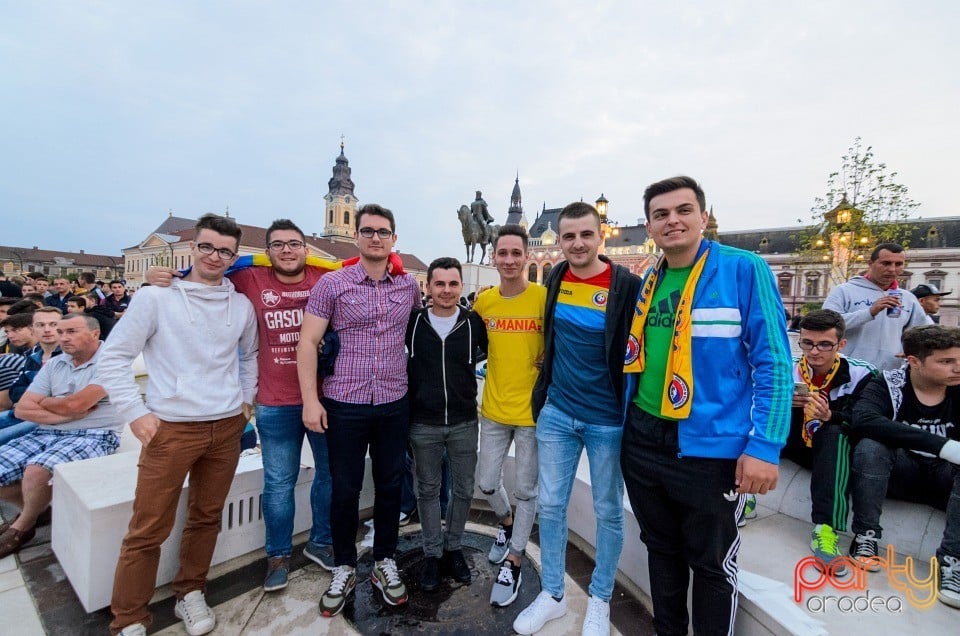 Piaţa Unirii în timpul meciului cu Franţa, Oradea