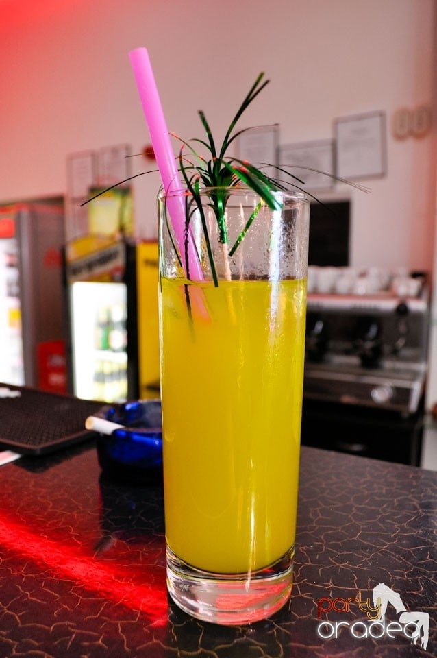 Pijama Party în Blondy's Art Café, 