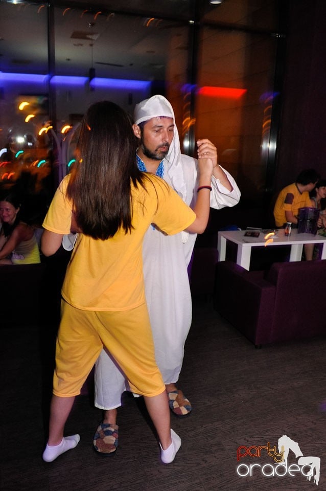 Pijama Party în Blondy's Art Café,