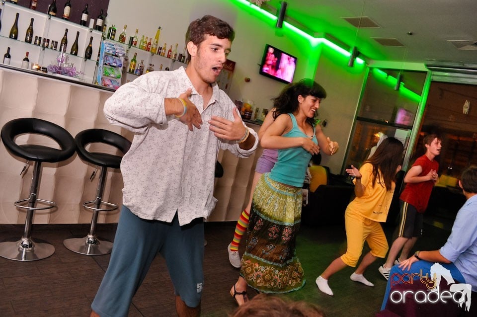 Pijama Party în Blondy's Art Café, 