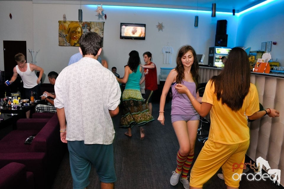 Pijama Party în Blondy's Art Café,